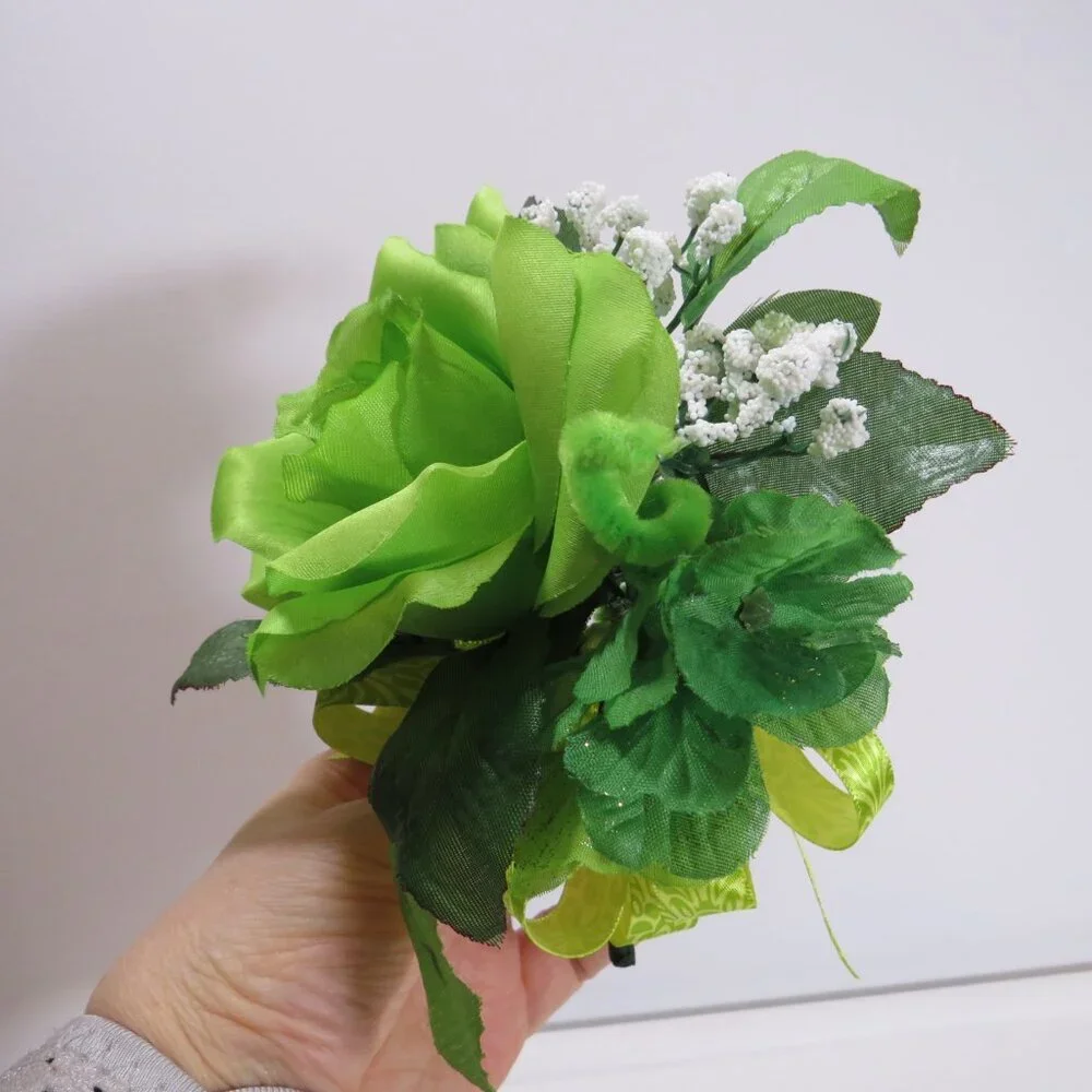 (1) Green Rose boutonniere with baby's breath Faux flower